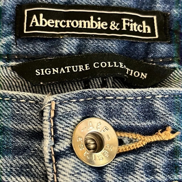 Abercrombie & Fitch Signature Collection High Rise Girlfriend Jean Distressed - Picture 4 of 8
